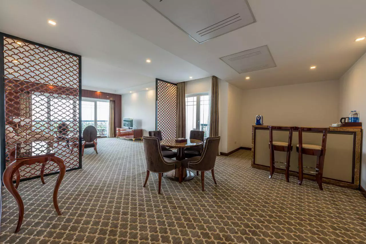 Alibaba https://cdn.alibaba.ir/ostorage/hotel-accommodation-images/6946777642794e78685ec5a0_سوئیت آتوسا لوکس (رو به دریا).webp